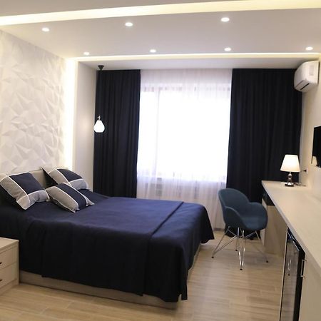 4Room Hotel Yerevan Bagian luar foto