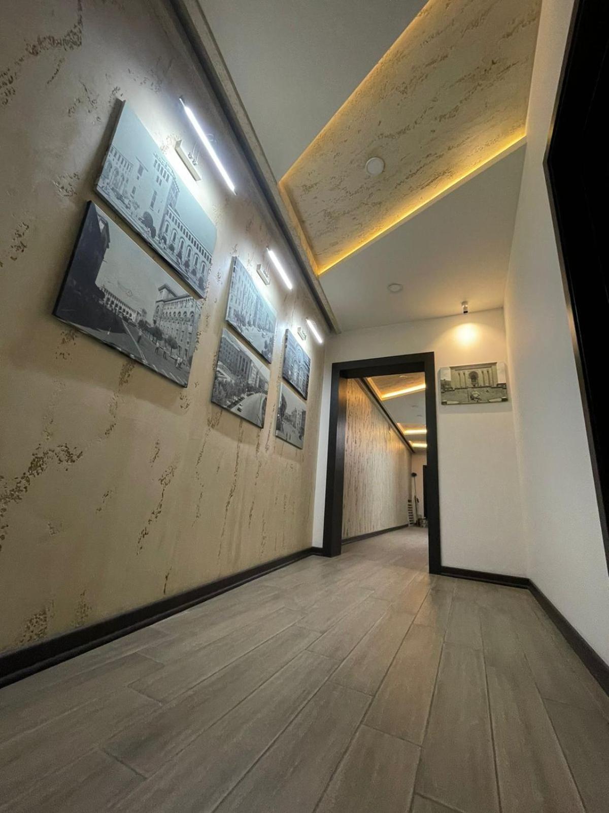 4Room Hotel Yerevan Bagian luar foto