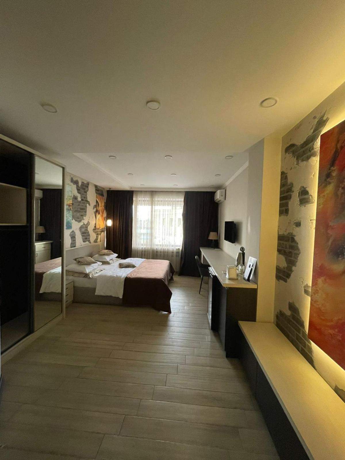 4Room Hotel Yerevan Bagian luar foto