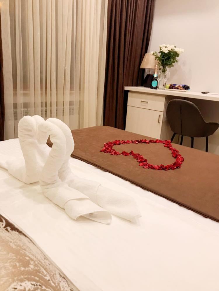 4Room Hotel Yerevan Bagian luar foto
