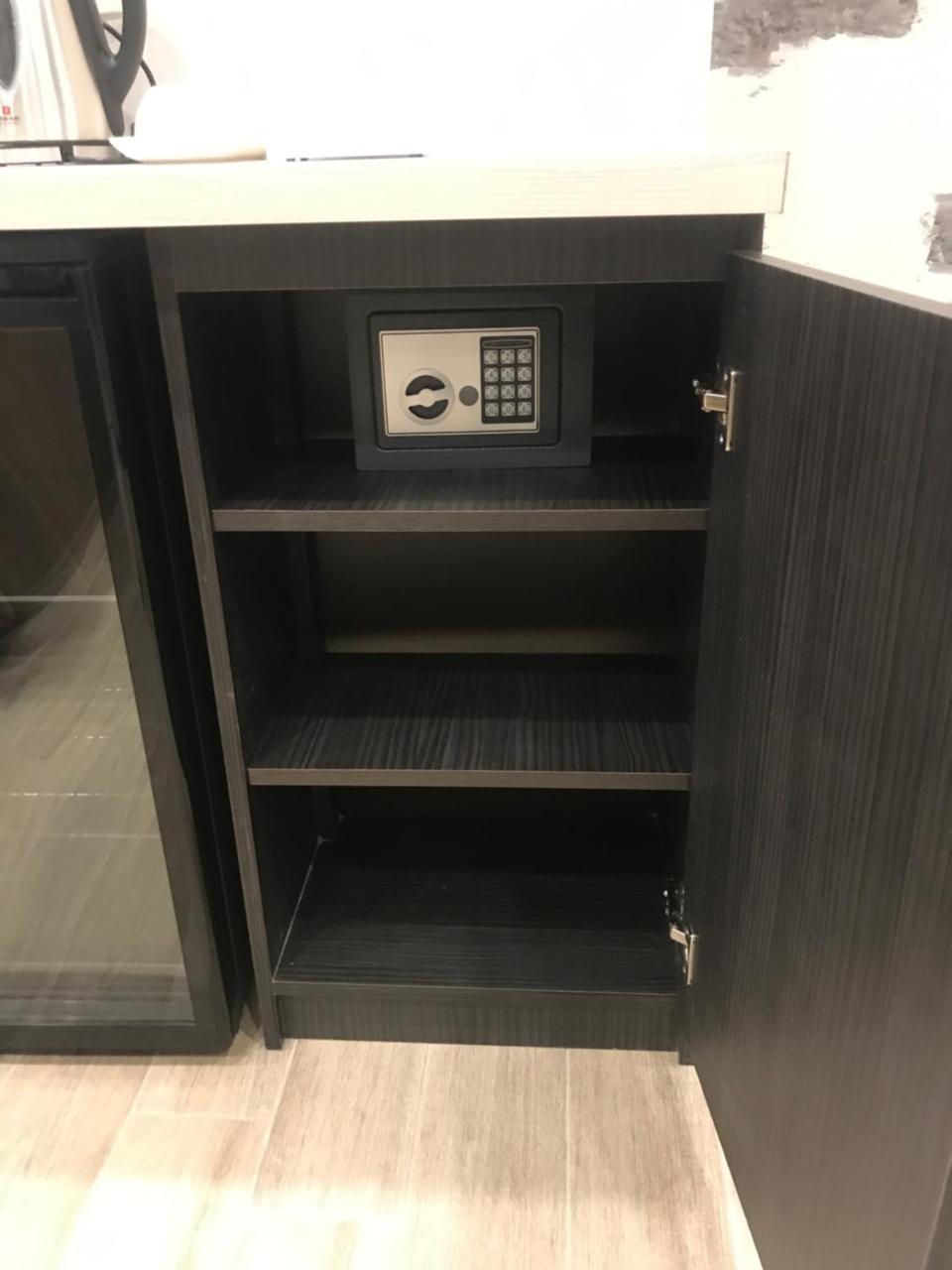 4Room Hotel Yerevan Bagian luar foto