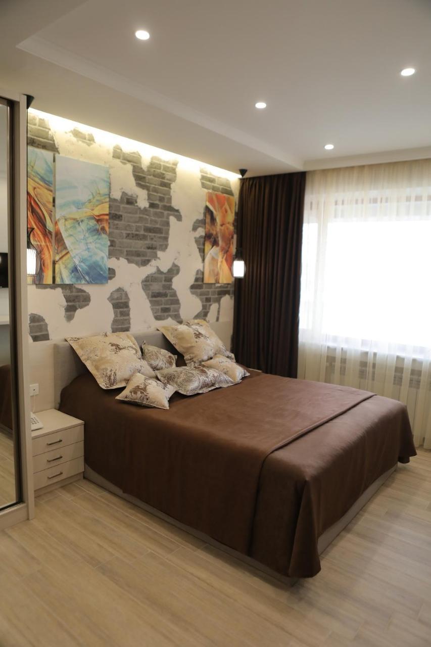 4Room Hotel Yerevan Bagian luar foto