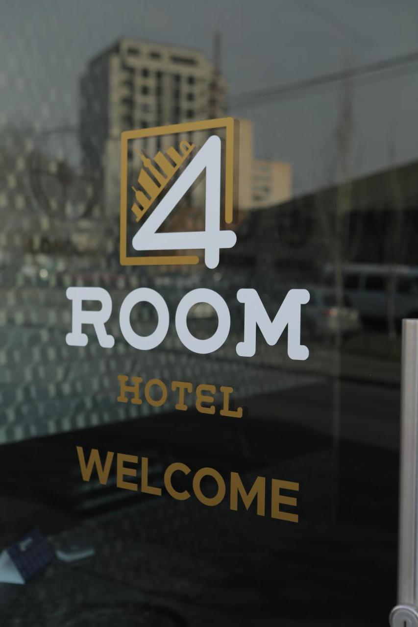 4Room Hotel Yerevan Bagian luar foto