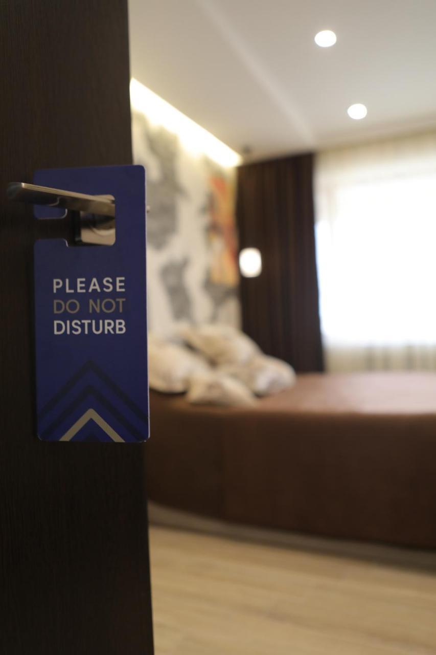 4Room Hotel Yerevan Bagian luar foto