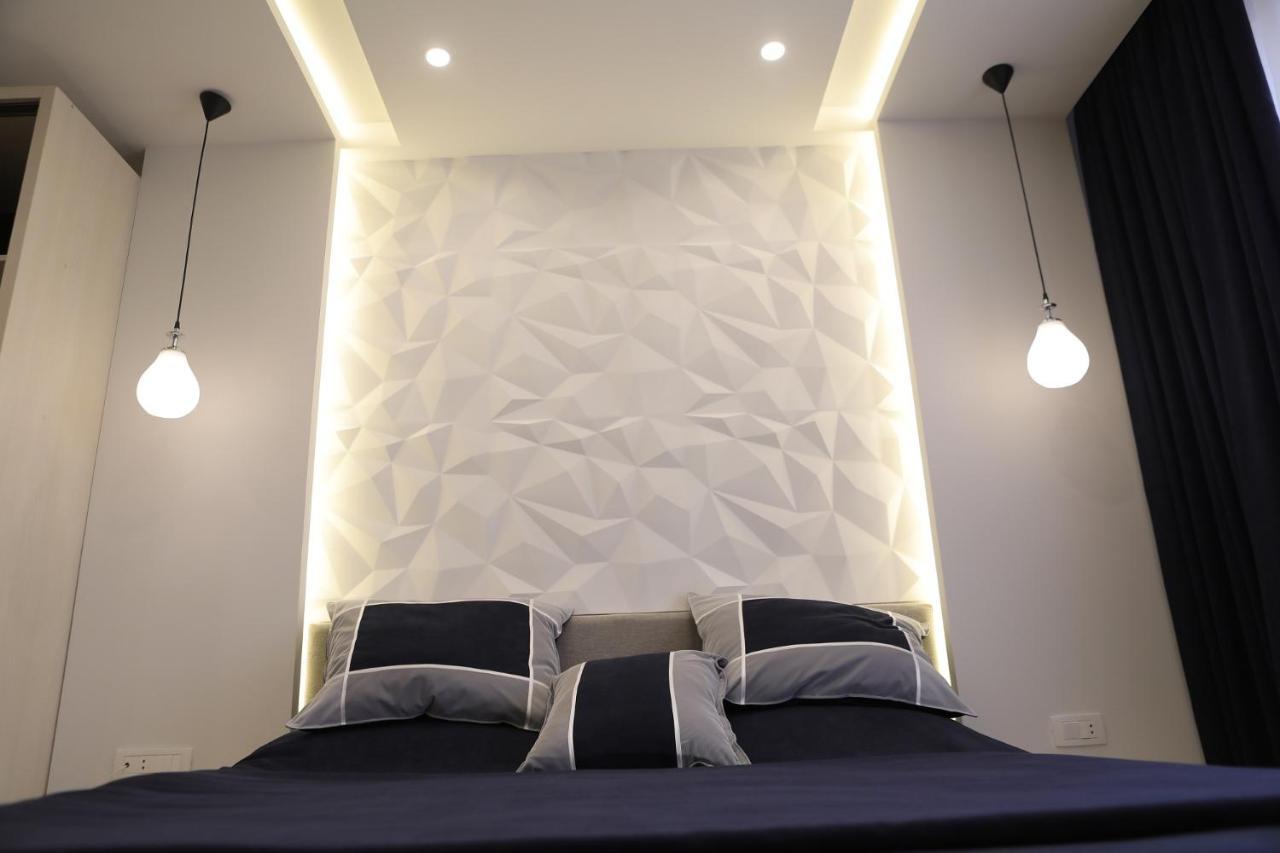 4Room Hotel Yerevan Bagian luar foto