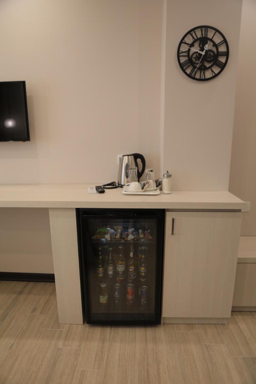 4Room Hotel Yerevan Bagian luar foto