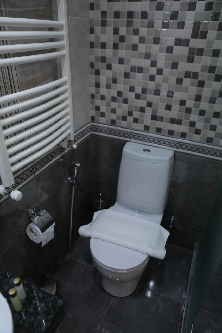 4Room Hotel Yerevan Bagian luar foto