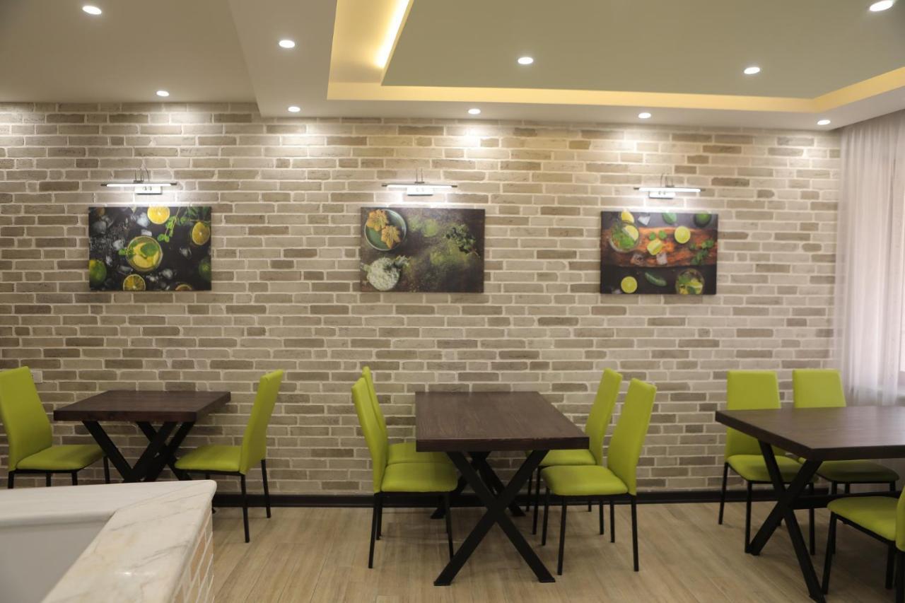 4Room Hotel Yerevan Bagian luar foto
